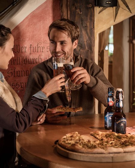 Die Schmuggler-Alm: Kulinarik, Après-Snow-Erlebnis, Shopping Die Schmuggler-Alm: Kulinarik, Après-Snow-Erlebnis, Shopping