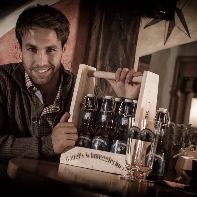 Après-snow party in Samnaun. Après-ski bar-club-disco Après-snow party in Samnaun. Après-ski bar-club-disco